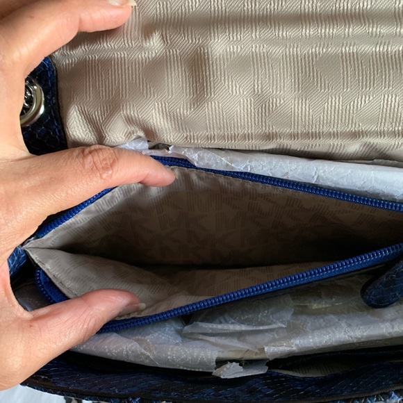 Michael Kors Sloan electric blue embossed leather - Picture 6 of 8